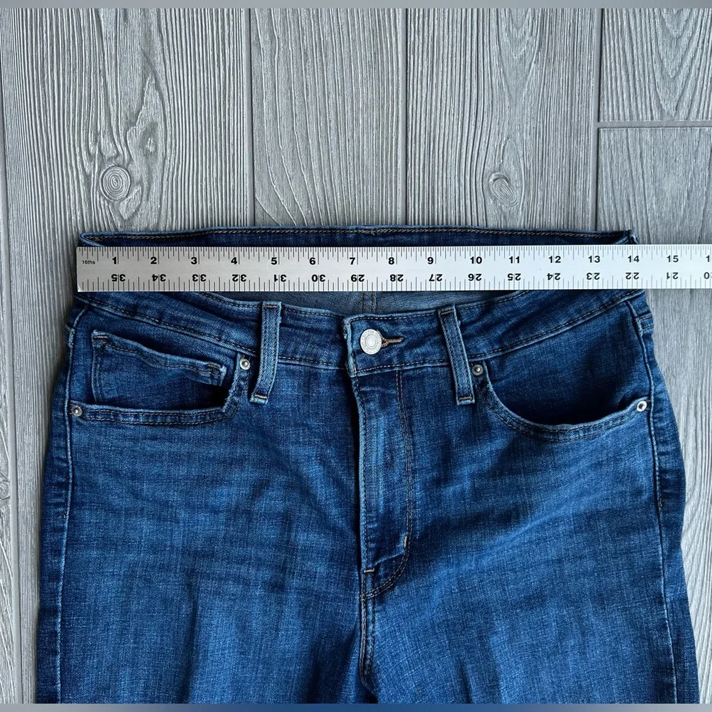 Levi’s 721 High Rise Distressed Skinny Size 31 31x29